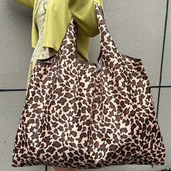 Tote- Lg nylon leopard print tote,NIP, inside pocket, wide straps, 20.8” x 15.7” - Picture 6 of 8